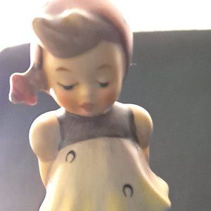 Hummel #489 "Pretty Please" TMK 7